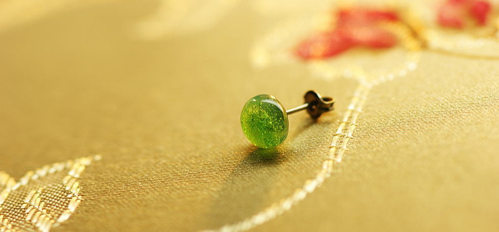 dear green eye / キャッチピアス ラフォルム ガラスジュエリー ガラスアクセサリー