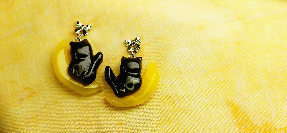 Banana moon とキュートな黒猫 ラフォルム ガラスジュエリー ガラスアクセサリー