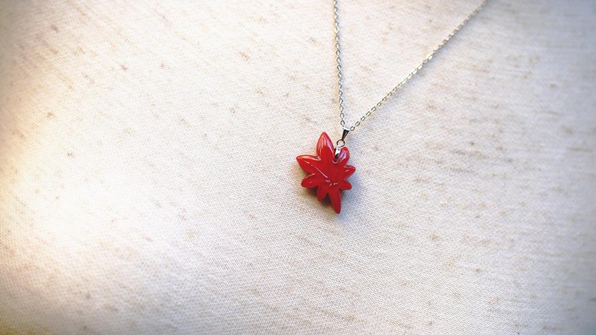 Leaping maple ラフォルム ガラスジュエリー ガラスアクセサリー