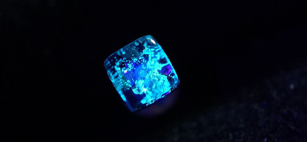 Attractive cube piercings ラフォルム ガラスジュエリー ガラスアクセサリー