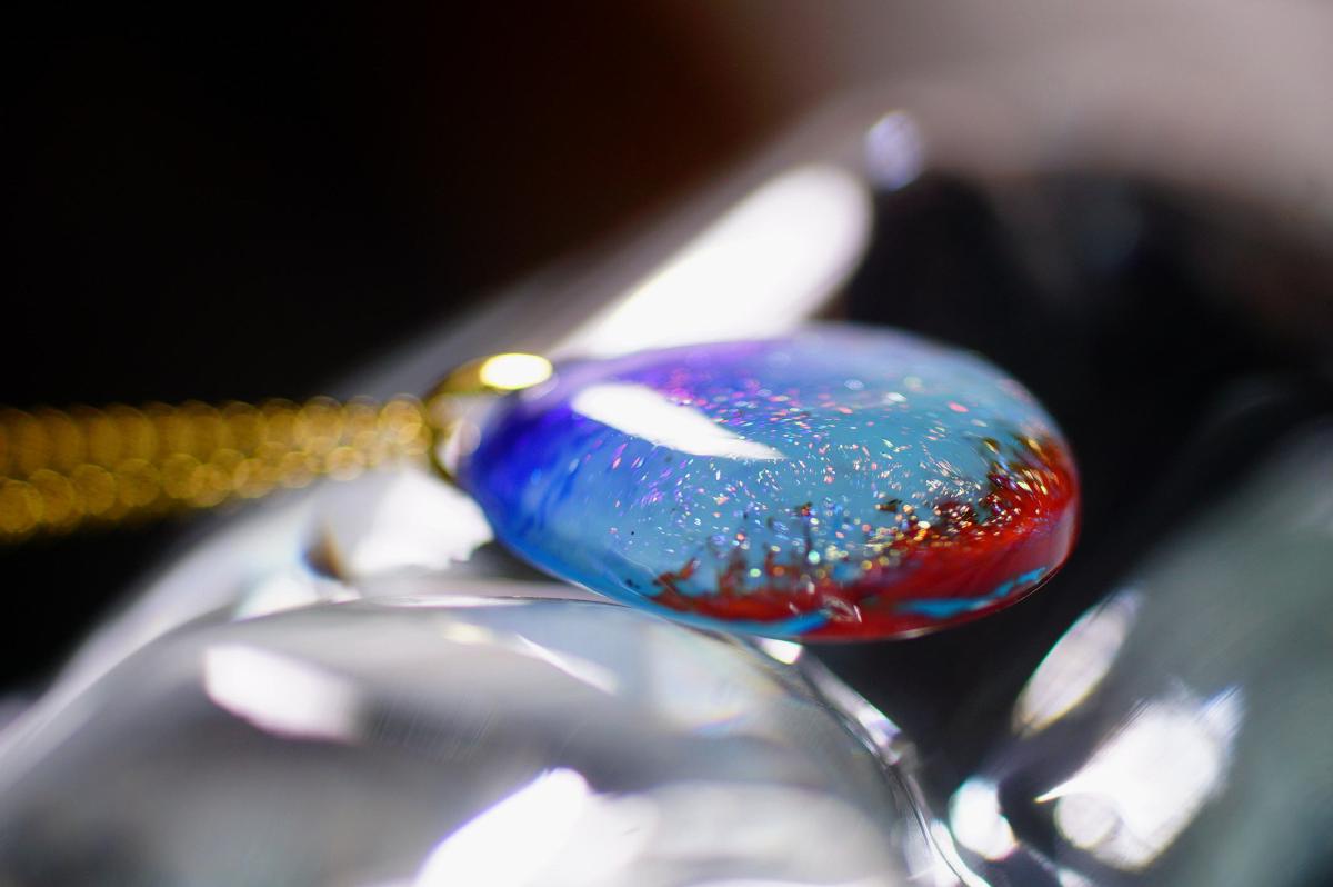 カワセミ色のDivine Sunrise ラフォルム ガラスジュエリー ガラスアクセサリー