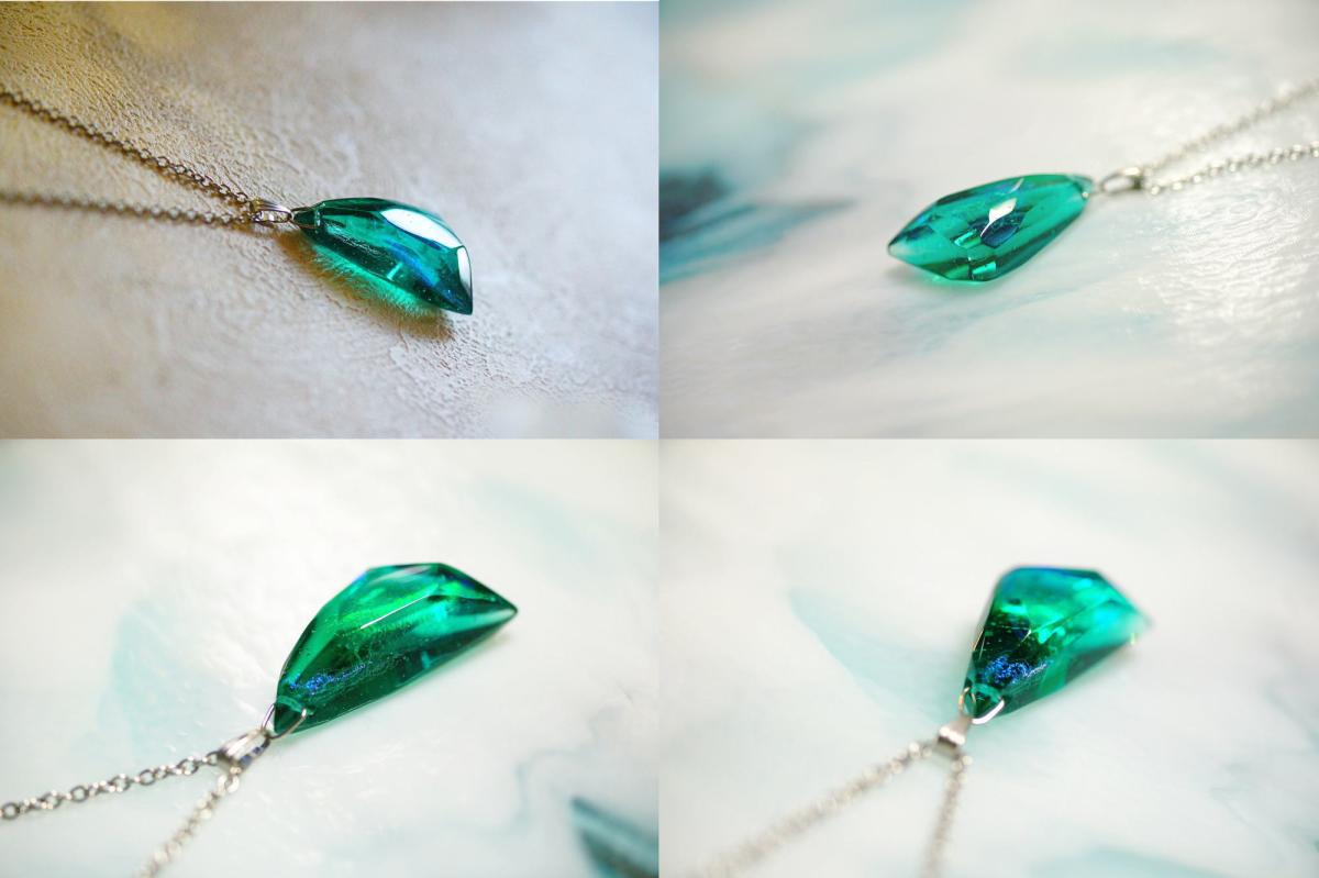 秘洞のかけら ～ 聖水の煌き ～ ラフォルム ガラスジュエリー ガラスアクセサリー