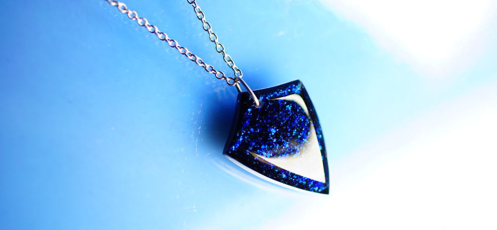 Blue flake emblem ラフォルム ガラスジュエリー ガラスアクセサリー