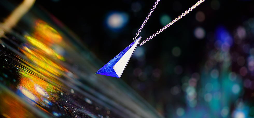 Blue triangle crystal ラフォルム ガラスジュエリー ガラスアクセサリー