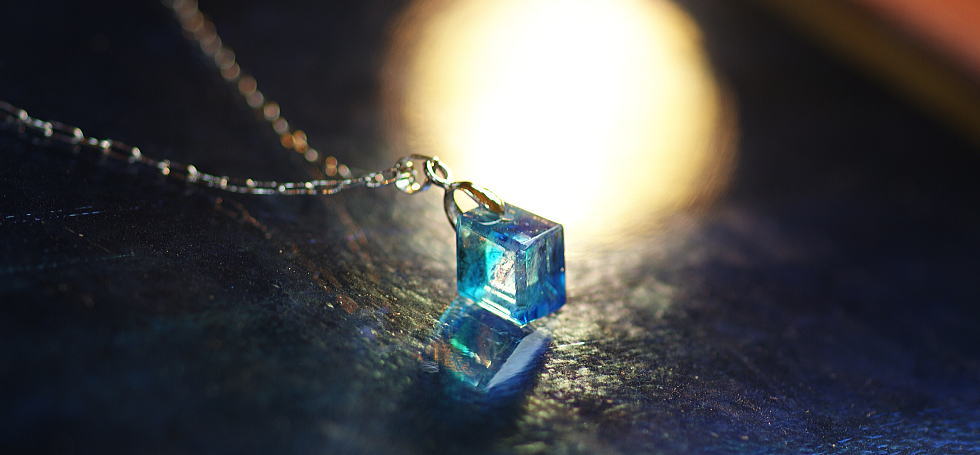 Blue of different dimension. ラフォルム ガラスジュエリー ガラスアクセサリー
