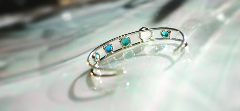 ティアラ風バングル ～ Aqua jewel ～ ラフォルム ガラスジュエリー ガラスアクセサリー