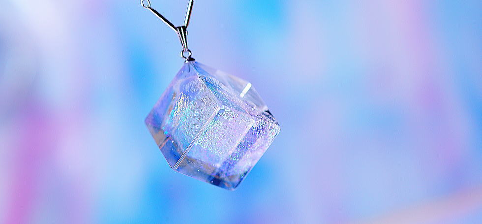 Sparkling crystal cube