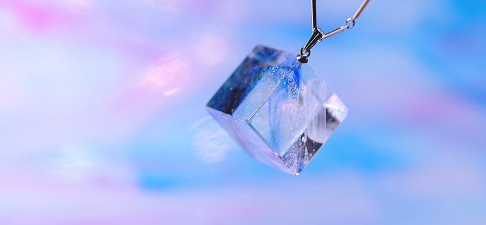 Sparkling crystal cube ラフォルム ガラスジュエリー ガラスアクセサリー
