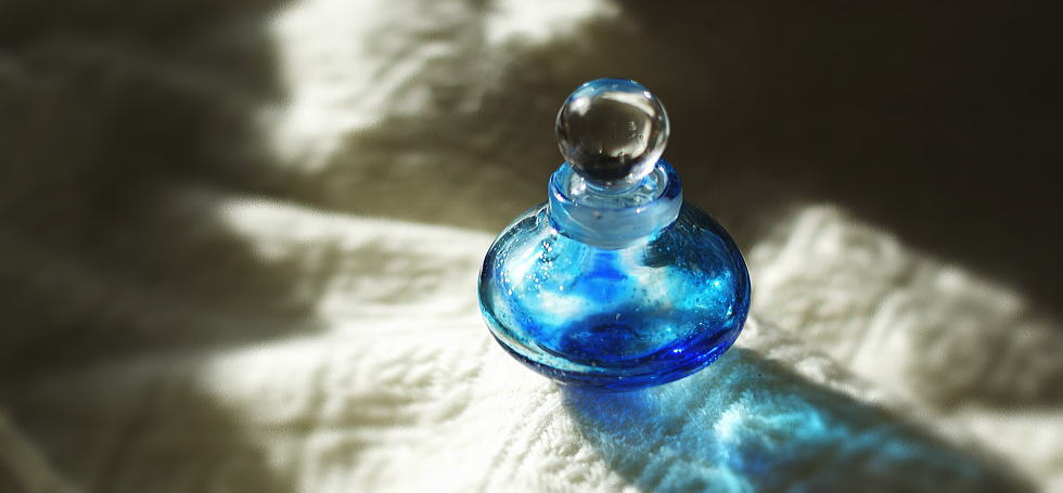 Memorial vessel (壷型オブジェ・タイプ2) ～ 白波の華 ～ ラフォルム ガラスジュエリー ガラスアクセサリー