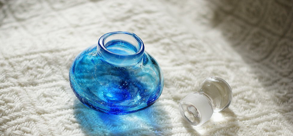 Memorial vessel (壷型オブジェ・タイプ2) ～ 白波の華 ～ ラフォルム ガラスジュエリー ガラスアクセサリー
