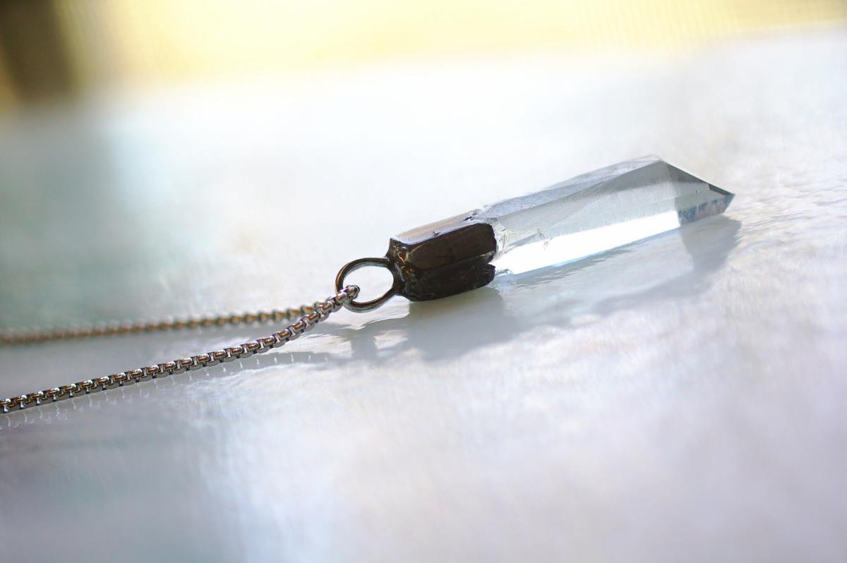 The Natural Harmony ～ 思い出を繋ぐ水晶ペンダント ～ ラフォルム ガラスジュエリー ガラスアクセサリー