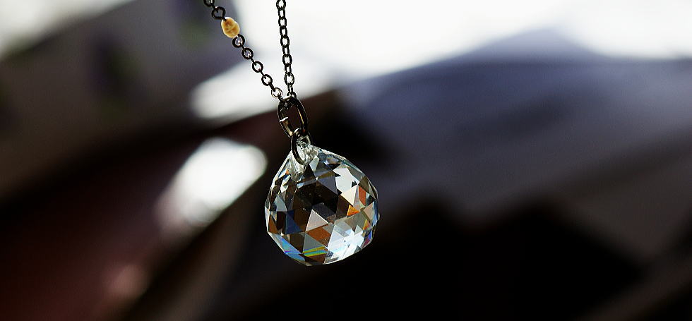 サンキャッチャーペンダント ～ 幻の銀水晶 ～ ラフォルム ガラスジュエリー ガラスアクセサリー