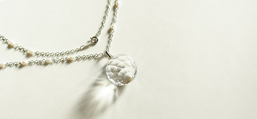 サンキャッチャーペンダント ～ 幻の銀水晶 ～ ラフォルム ガラスジュエリー ガラスアクセサリー