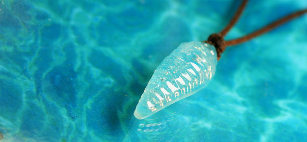 Aqua fang ～ カリブの海に抱かれて  ～ ラフォルム ガラスジュエリー ガラスアクセサリー