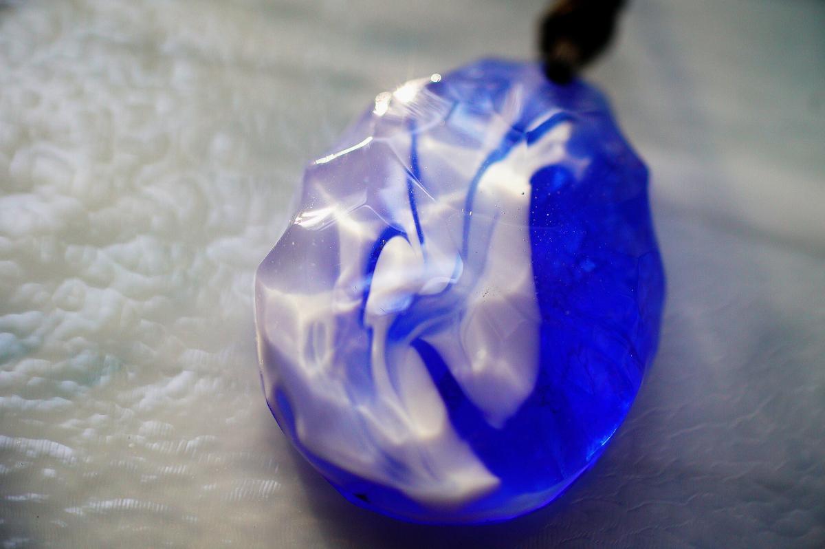 海を駆ける白馬 ～ Waves of the White Horse ～ ラフォルム ガラスジュエリー ガラスアクセサリー