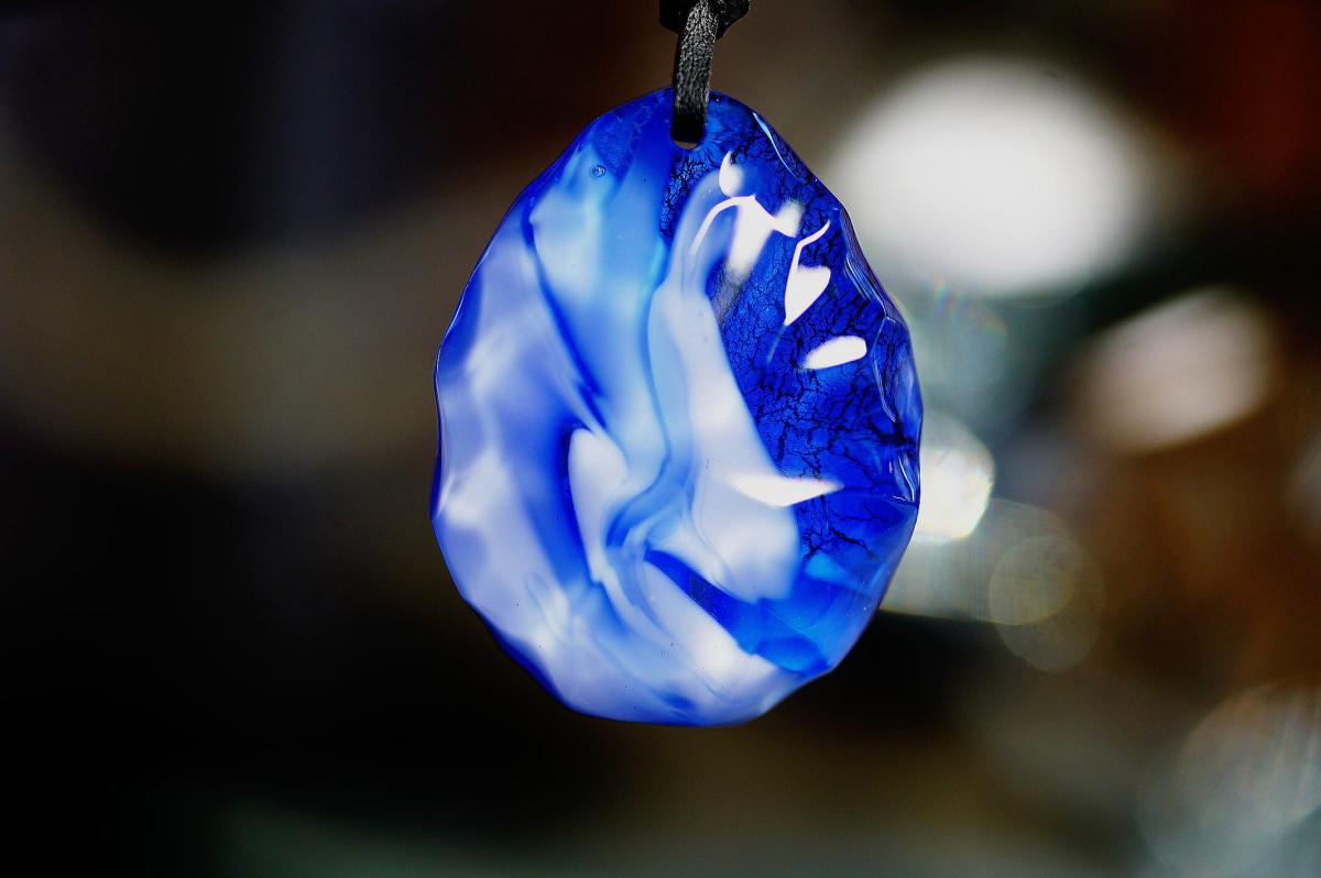 海を駆ける白馬 ～ Waves of the White Horse ～ ラフォルム ガラスジュエリー ガラスアクセサリー