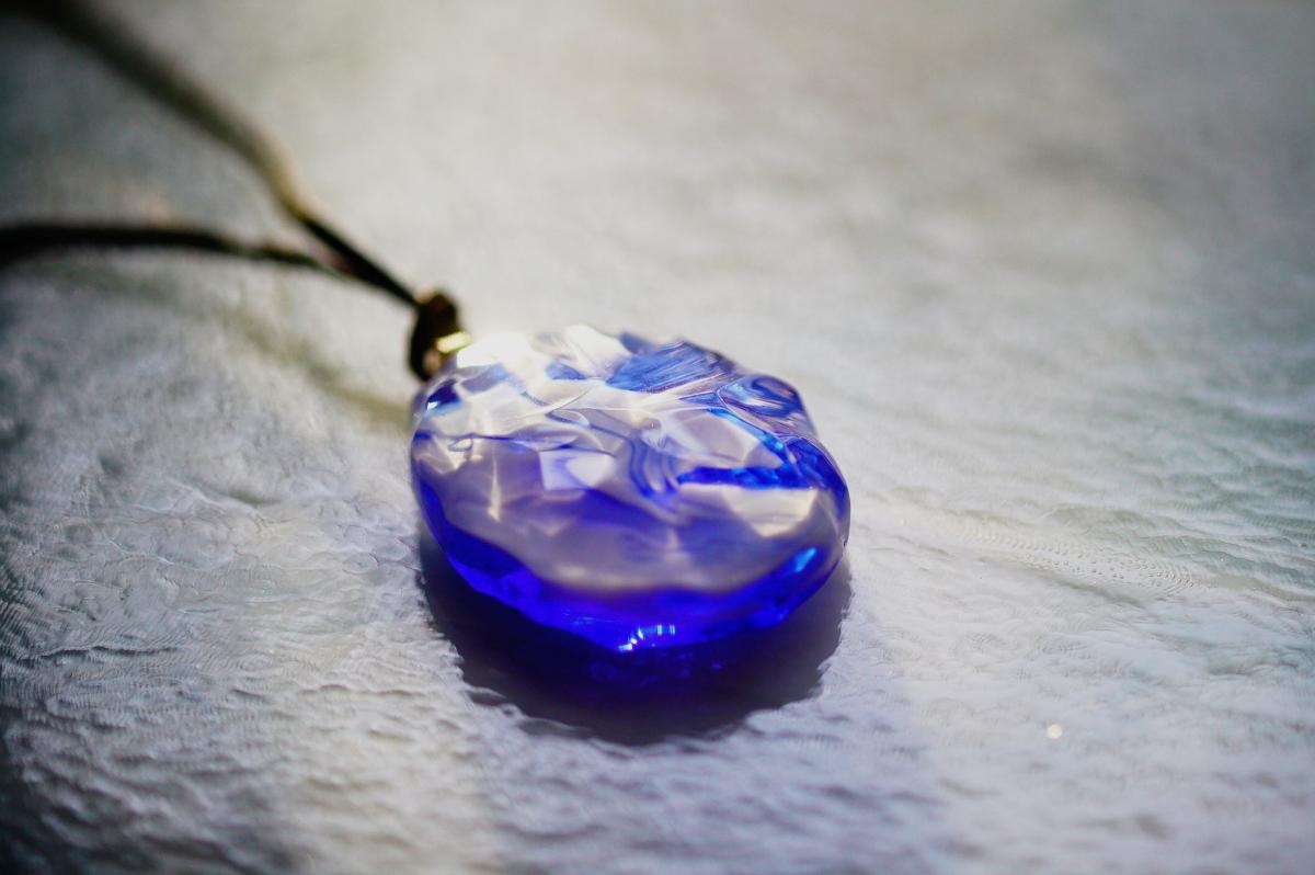 海を駆ける白馬 ～ Waves of the White Horse ～ ラフォルム ガラスジュエリー ガラスアクセサリー