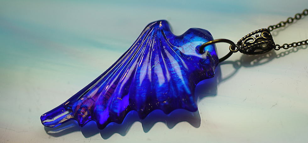 Devil's wing ～ Blue shine ～ ラフォルム ガラスジュエリー ガラスアクセサリー