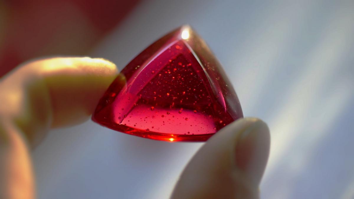 Reuleaux triangle  ～ Ruby red ～ ラフォルム ガラスジュエリー ガラスアクセサリー