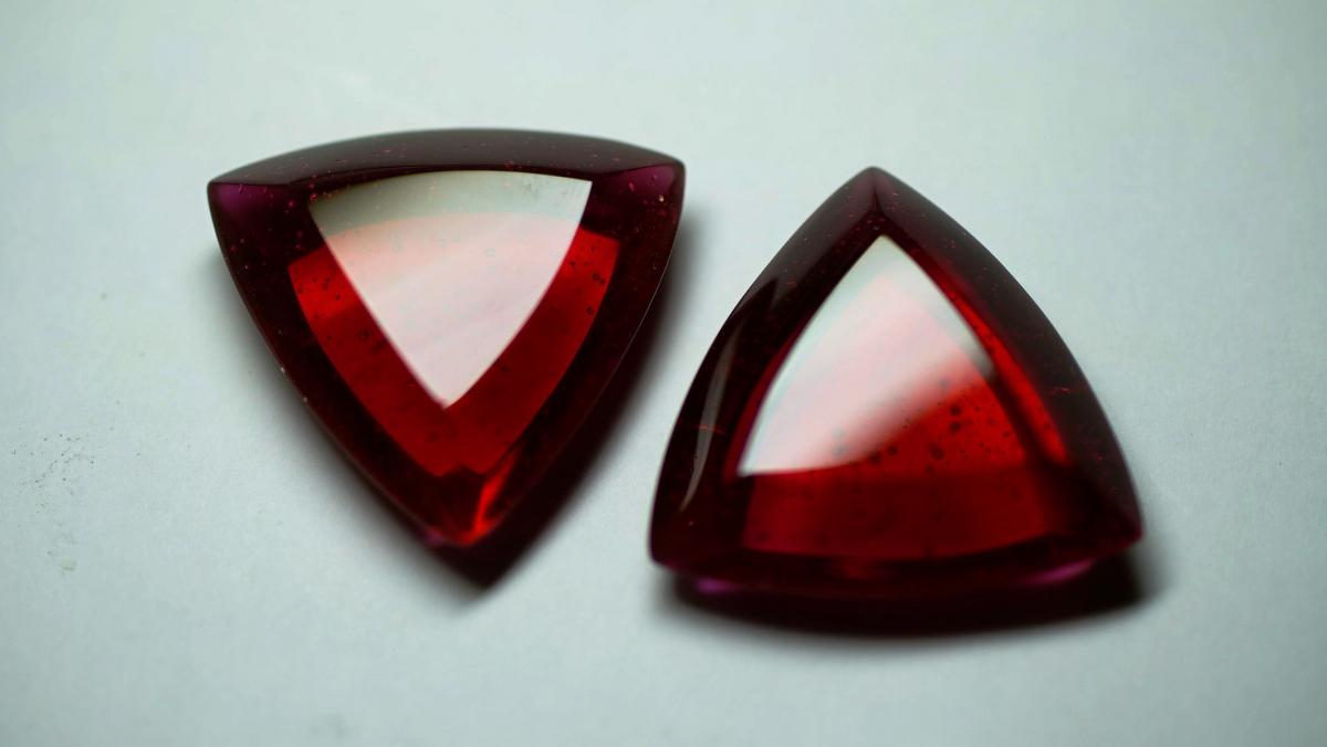 Reuleaux triangle  ～ Ruby red ～ ラフォルム ガラスジュエリー ガラスアクセサリー