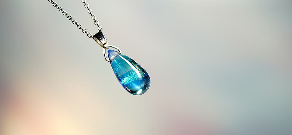 天使のBlue tear ラフォルム ガラスジュエリー ガラスアクセサリー