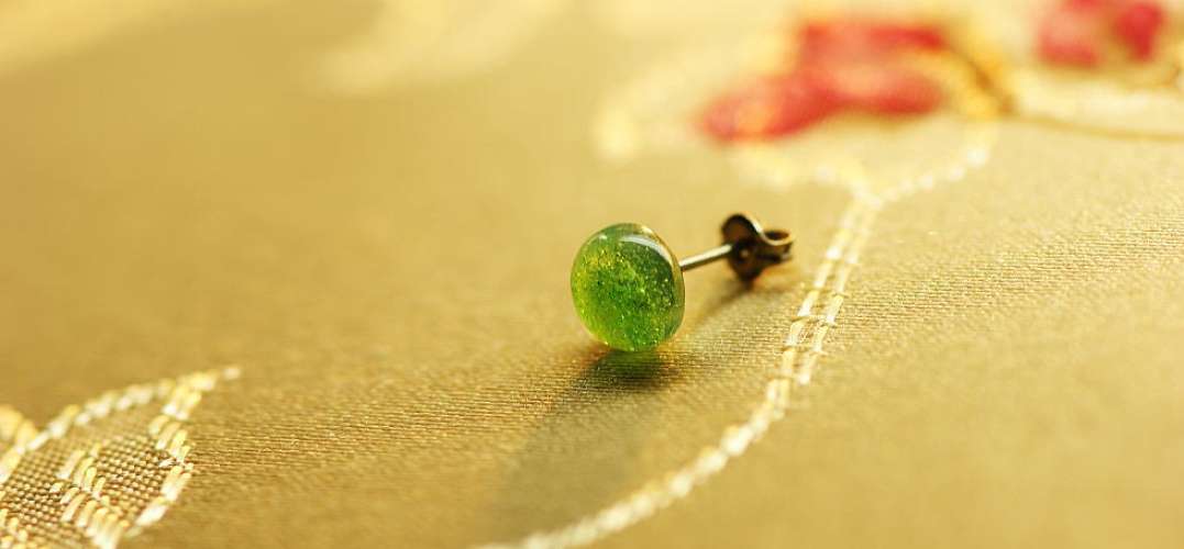 dear green eye / キャッチピアス ラフォルム ガラスジュエリー ガラスアクセサリー