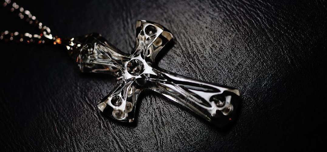 SAINT CRYSTAL CROSS