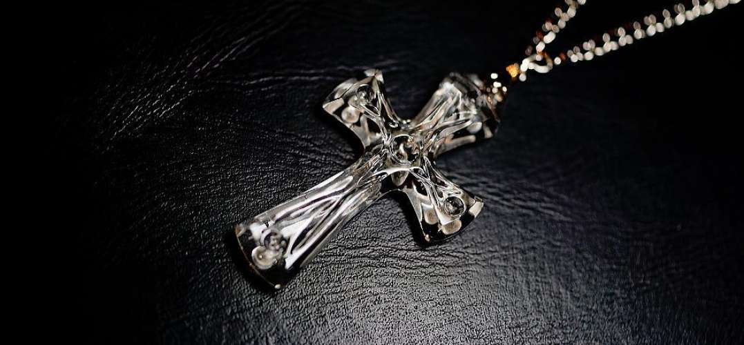 SAINT CRYSTAL CROSS ラフォルム ガラスジュエリー ガラスアクセサリー