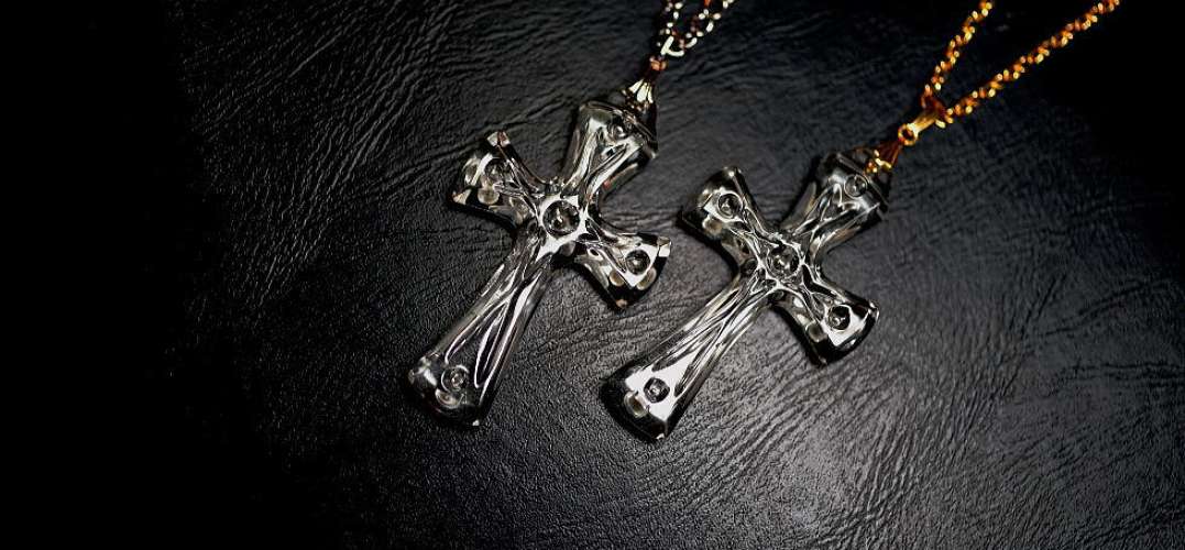SAINT CRYSTAL CROSS ラフォルム ガラスジュエリー ガラスアクセサリー