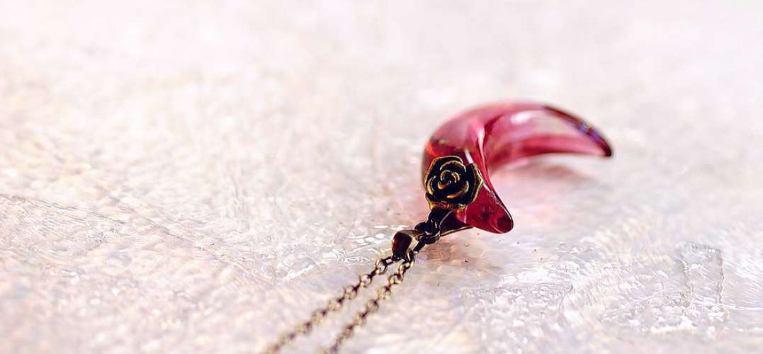 Ruby moon ラフォルム ガラスジュエリー ガラスアクセサリー