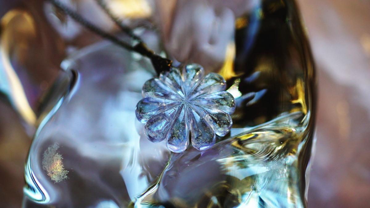 幾千夢幻の花 ～ Pale lavender ～ ラフォルム ガラスジュエリー ガラスアクセサリー
