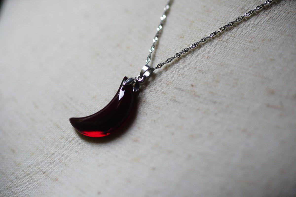 Crimson garnet moon ラフォルム ガラスジュエリー ガラスアクセサリー