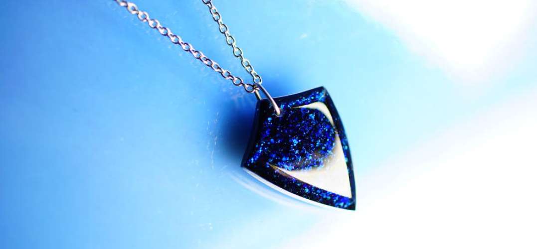 Blue flake emblem ラフォルム ガラスジュエリー ガラスアクセサリー
