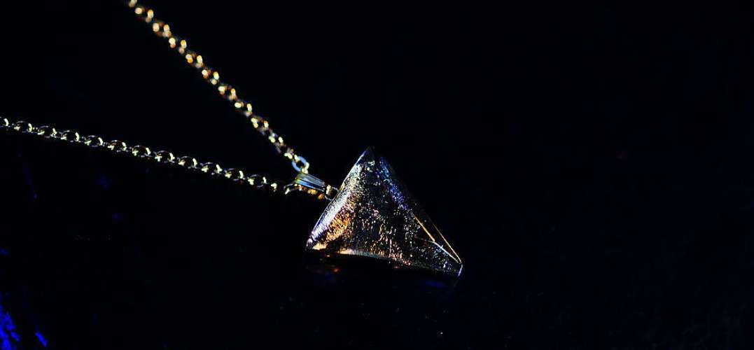 Brocade triangle ラフォルム ガラスジュエリー ガラスアクセサリー
