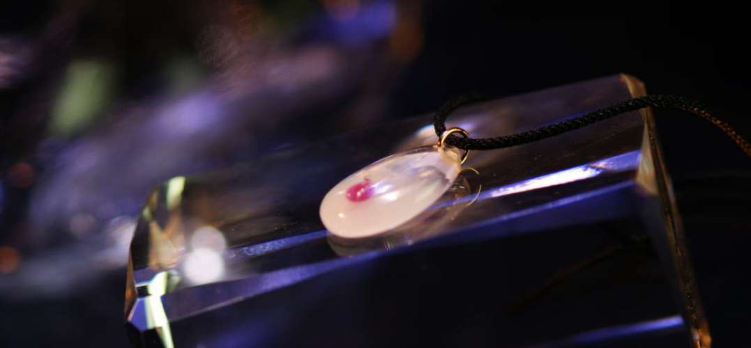 雪の花びら ラフォルム ガラスジュエリー ガラスアクセサリー