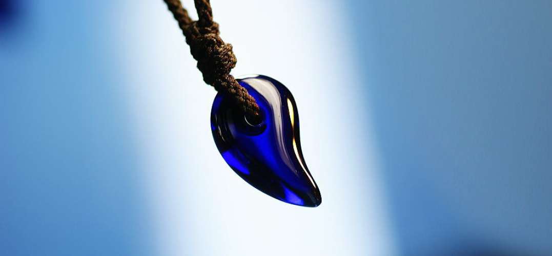 勾玉 ～ Royal blue ～ ラフォルム ガラスジュエリー ガラスアクセサリー