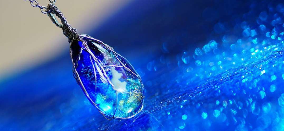 錦空に羽ばたく ラフォルム ガラスジュエリー ガラスアクセサリー