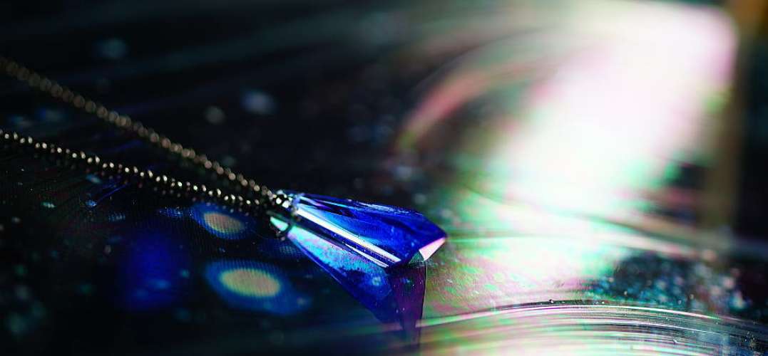 Blue triangle crystal ラフォルム ガラスジュエリー ガラスアクセサリー