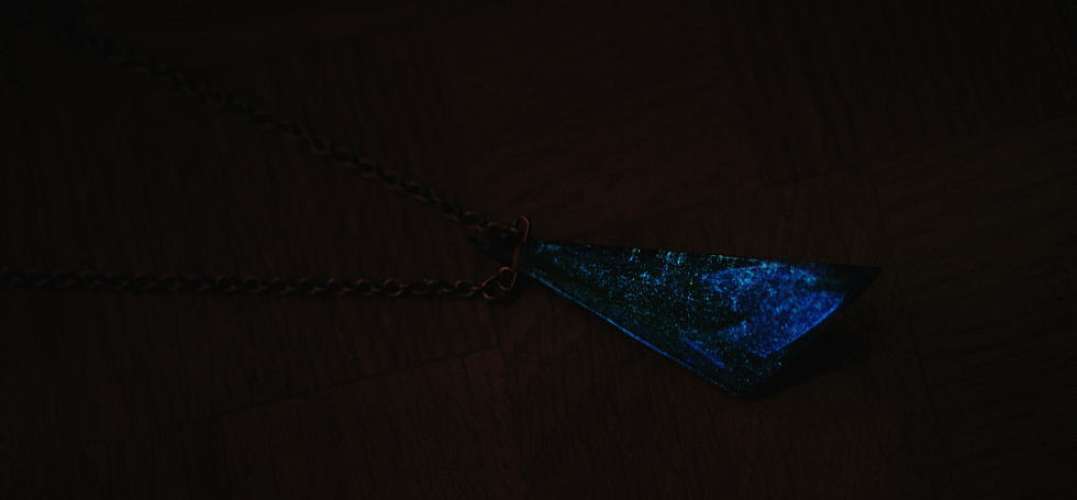 Blue triangle crystal ラフォルム ガラスジュエリー ガラスアクセサリー