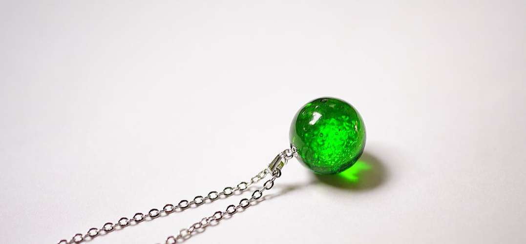 Dichroic planet width circle ～ Spring green ～ ラフォルム ガラスジュエリー ガラスアクセサリー