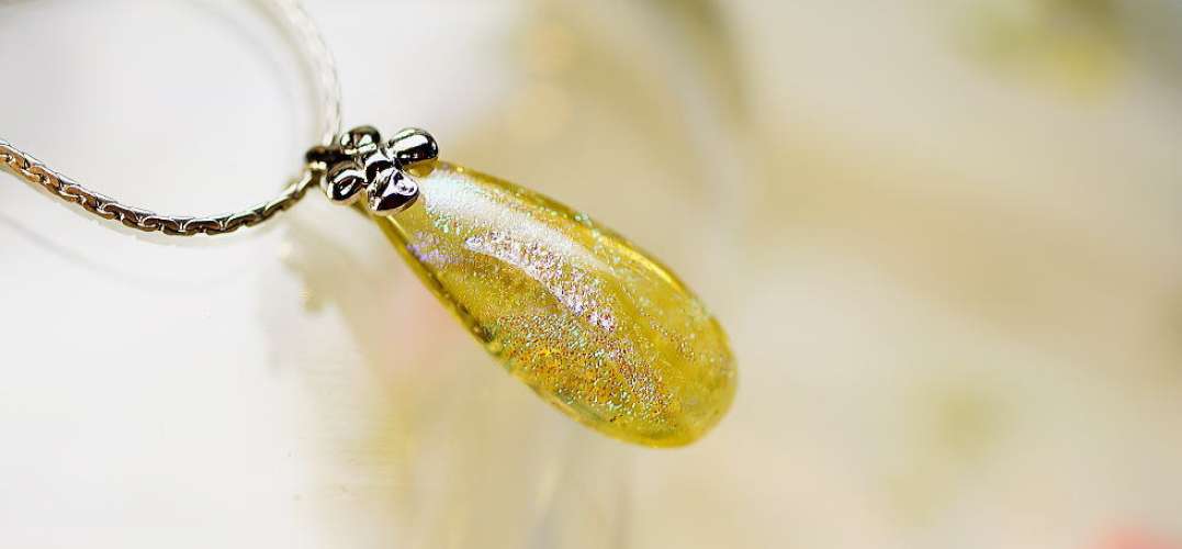 Dichroic amber drop ～ 琥珀色の涙 ～ ラフォルム ガラスジュエリー ガラスアクセサリー