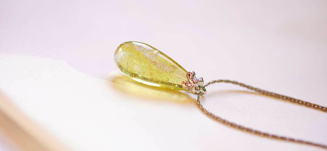 Dichroic amber drop ～ 琥珀色の涙 ～ ラフォルム ガラスジュエリー ガラスアクセサリー