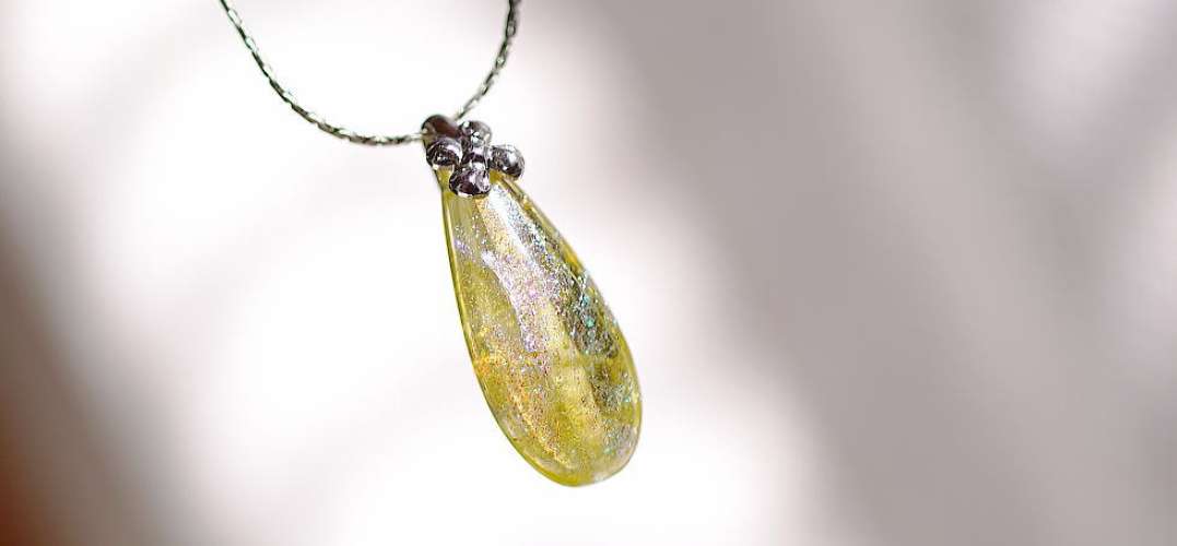 Dichroic amber drop ～ 琥珀色の涙 ～ ラフォルム ガラスジュエリー ガラスアクセサリー