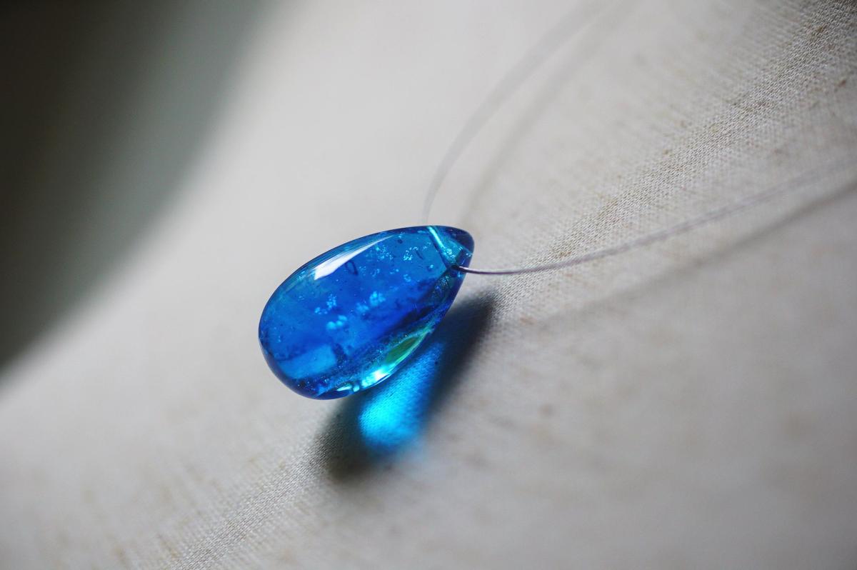 氷姫のBlue tear ラフォルム ガラスジュエリー ガラスアクセサリー