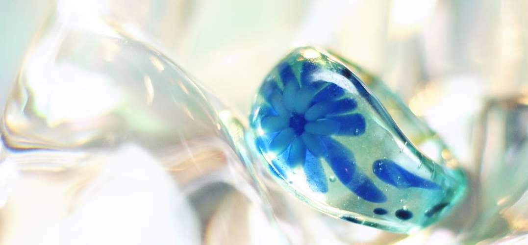 Blue Gerbera ～ 青き水鏡 ～ ラフォルム ガラスジュエリー ガラスアクセサリー